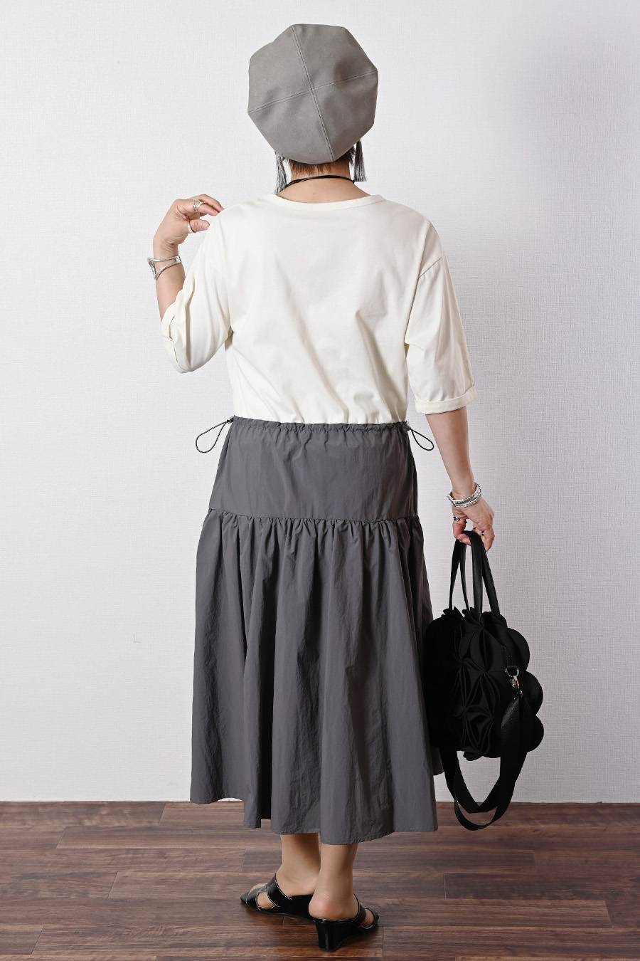 一枚で、表情豊かに！大人フェミニンな異素材ドッキングワンピース