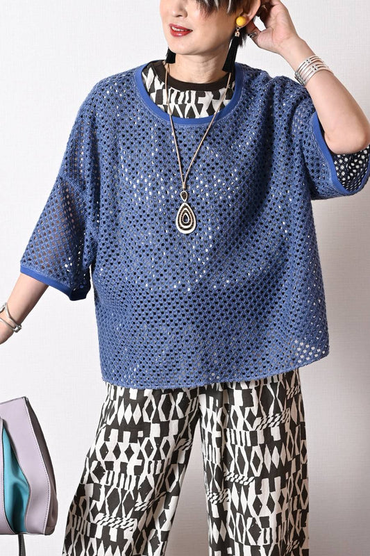 大人の抜け感を演出する、贅沢な透かし編みメッシュプルオーバー