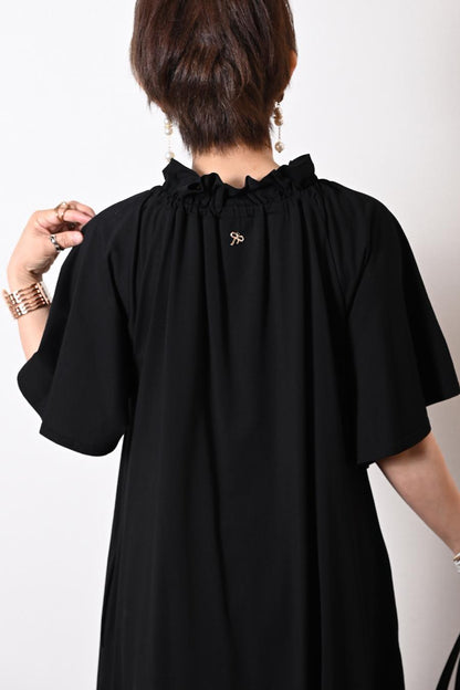 【50％OFF】TIME SALE：顔周りを華やかに彩るクチュール感！ギャザーネック・フレアスリーブワンピース