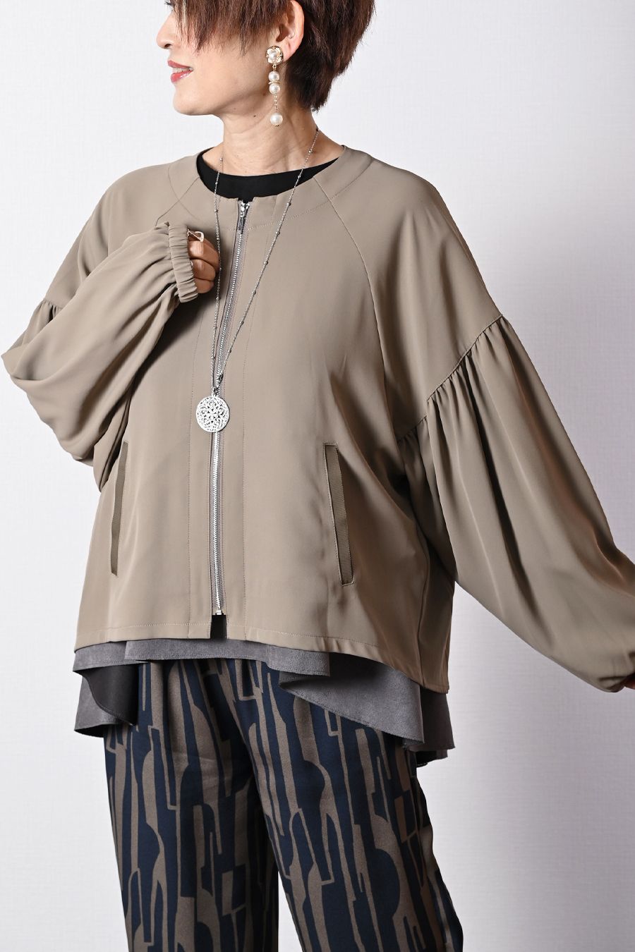 ソフトツイル バックプリーツZIPジャケット