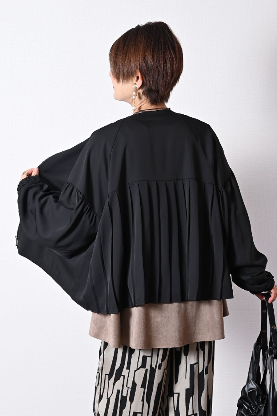 ソフトツイル バックプリーツZIPジャケット